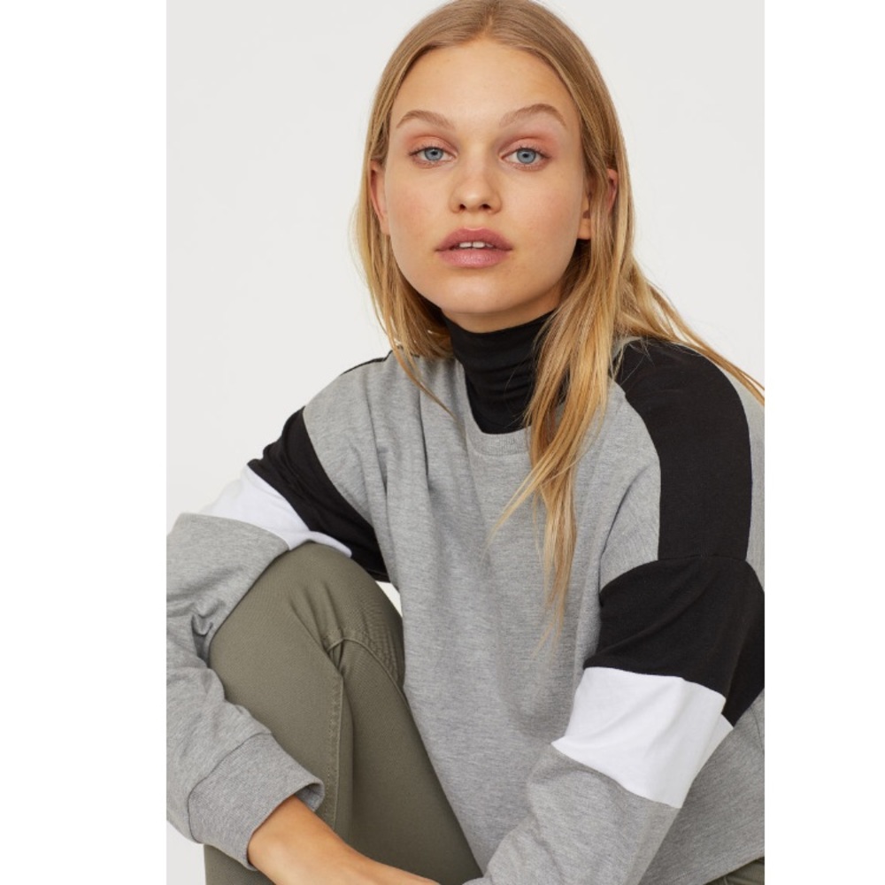 Short Sweatshirt - Picture 3 of 5